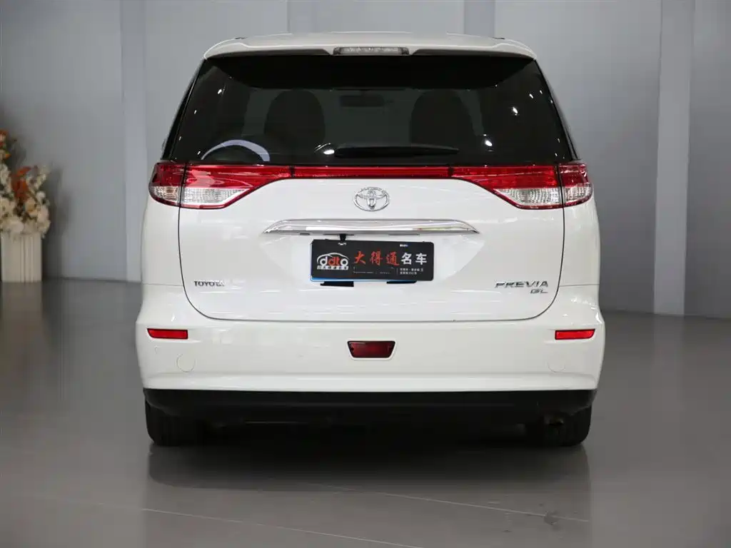 Toyota Previa 2017 — фото 4