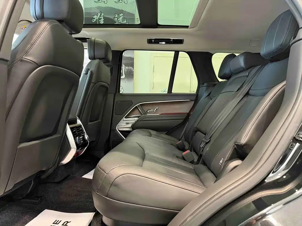 Land Rover Range Rover 2023 — фото 17