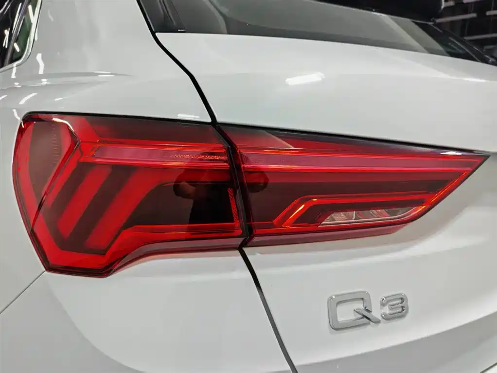 Audi Q3 2019 — фото 14