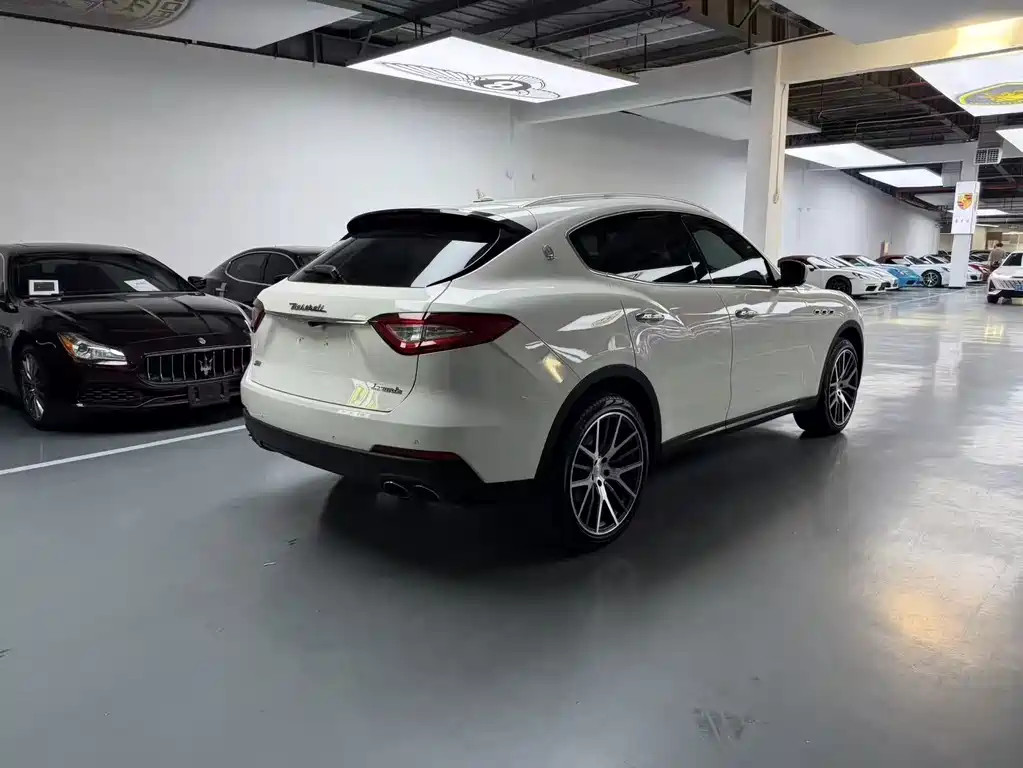 Maserati Levante 2017 — фото 14