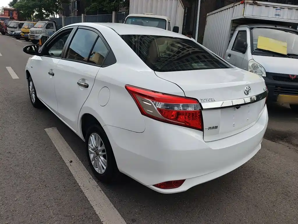 Toyota Vios 2015 — фото 23