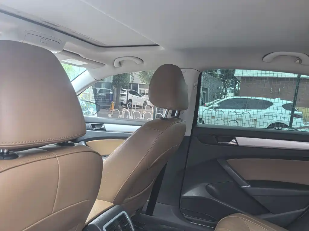 Volkswagen Passat 2015 — фото 12