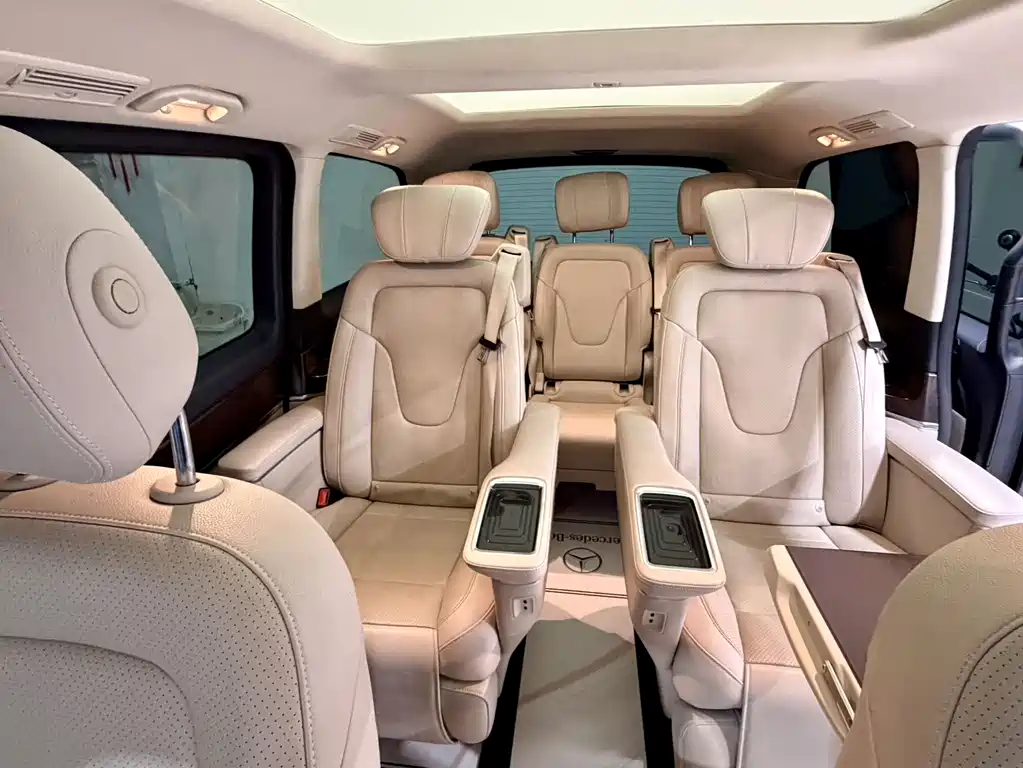 Mercedes-Benz V-Class 2024 — фото 12