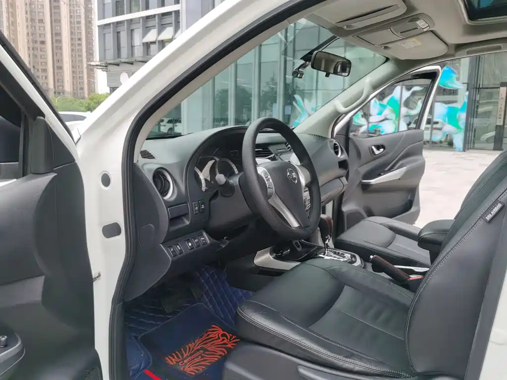 Nissan Terra 2018 — фото 15