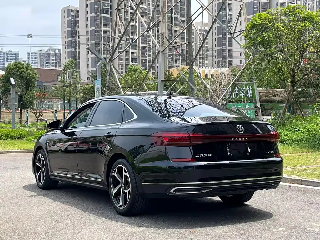 Volkswagen Passat 2023 — фото 9