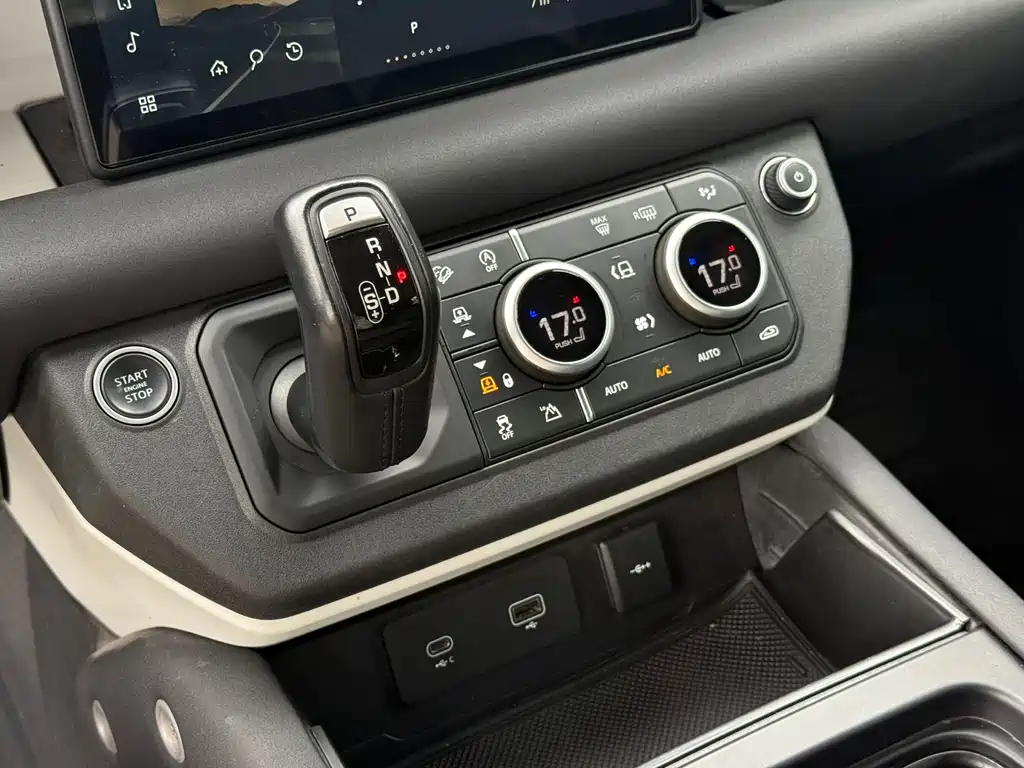Land Rover Defender 2022 — фото 14