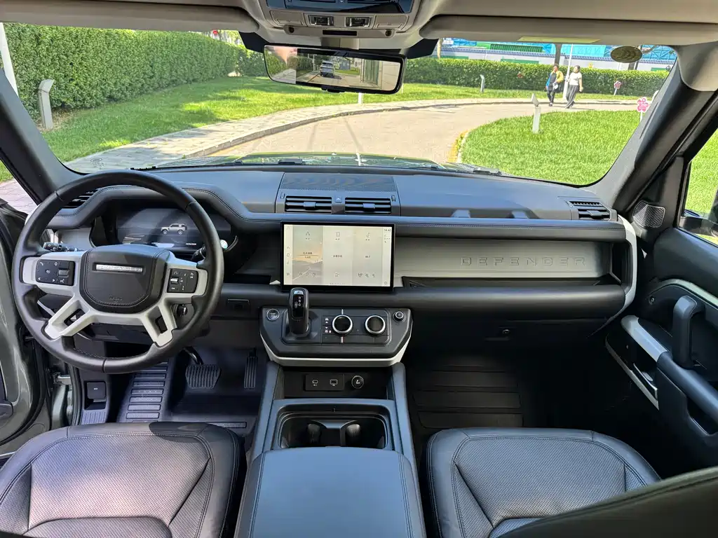 Land Rover Defender 2024 — фото 12