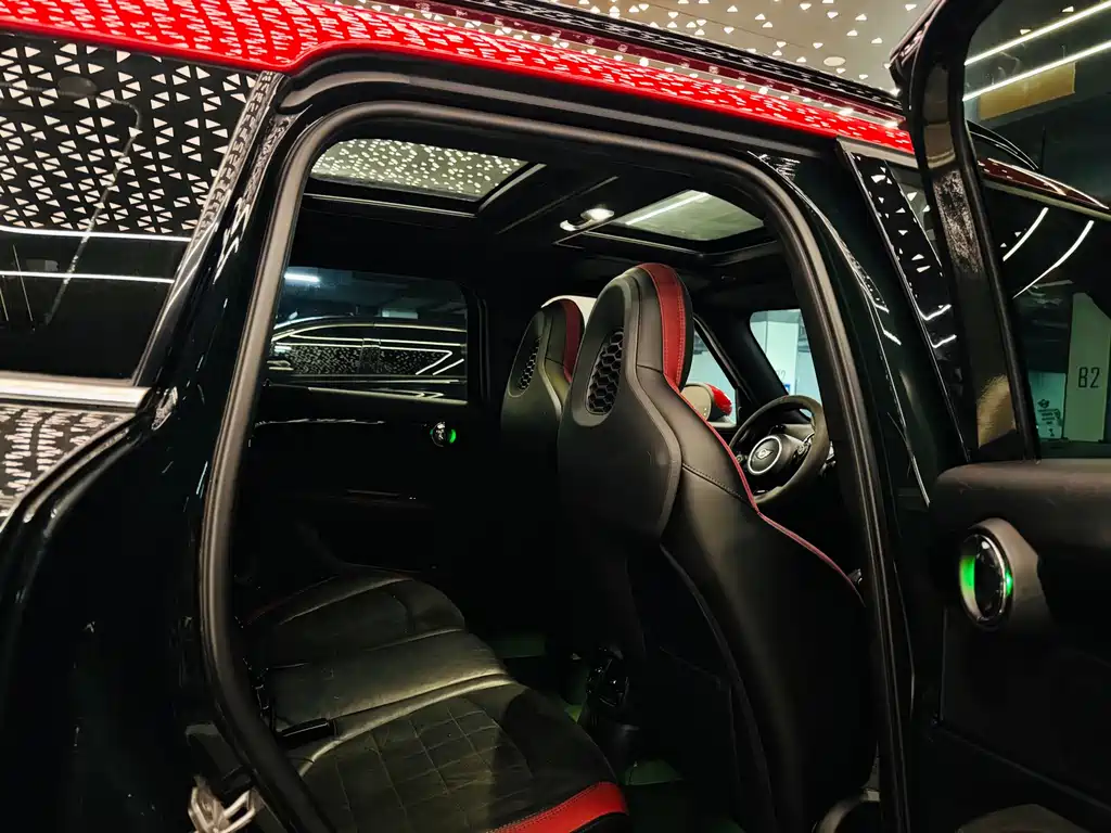 MINI JCW Countryman 2018 — фото 18