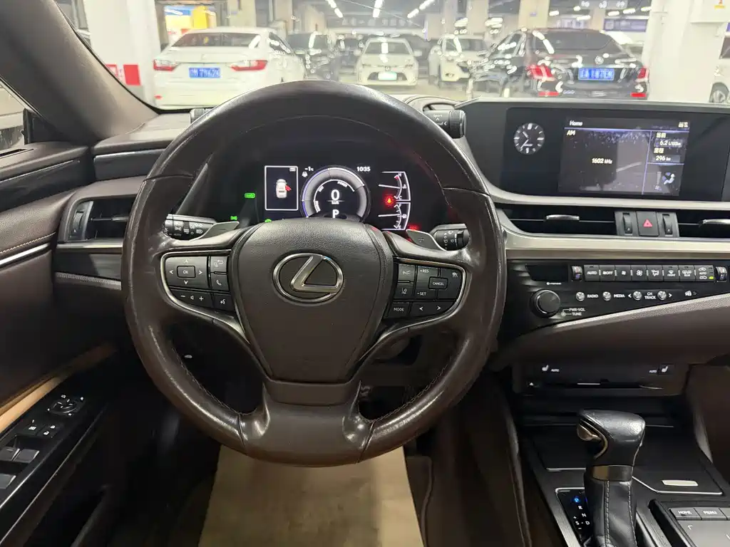 Lexus ES 2020 — фото 12