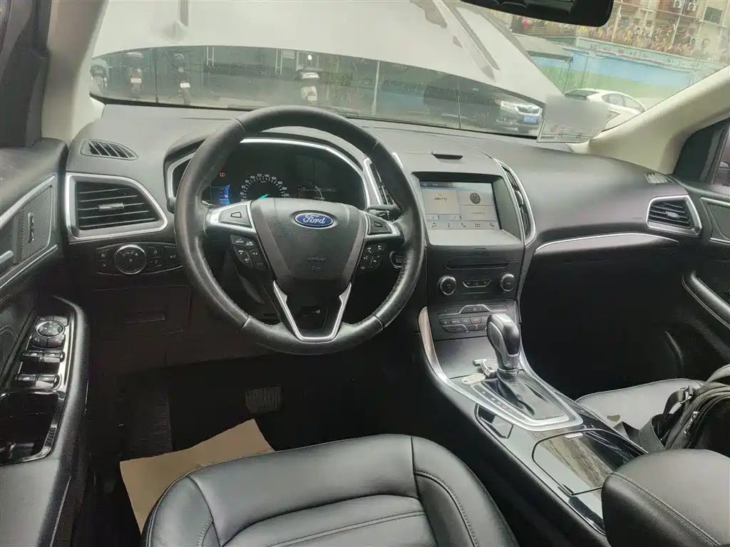 Ford Edge 2018 — фото 10