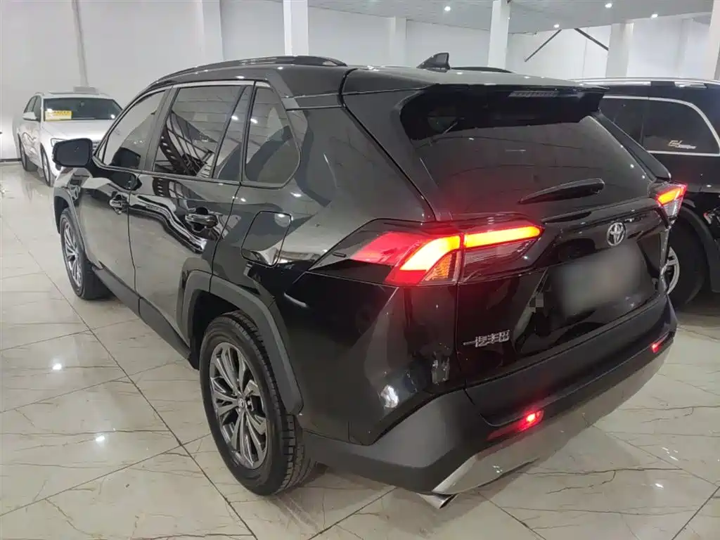 Toyota RAV4 2023 — фото 23