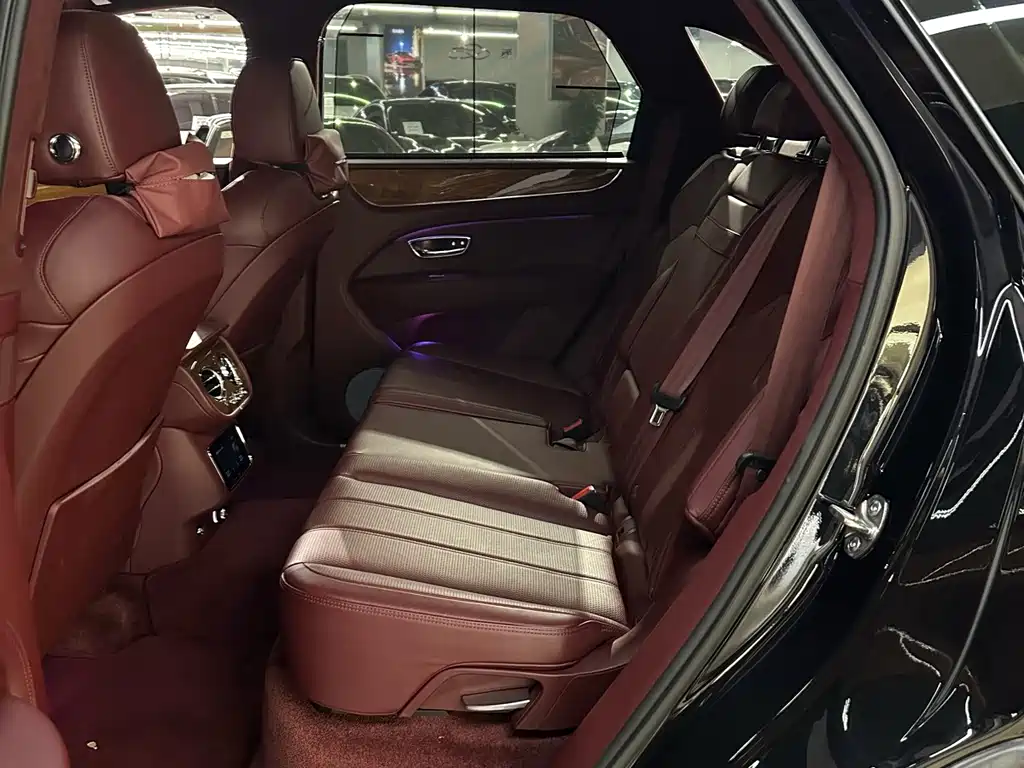 Bentley Bentayga 2021 — фото 15