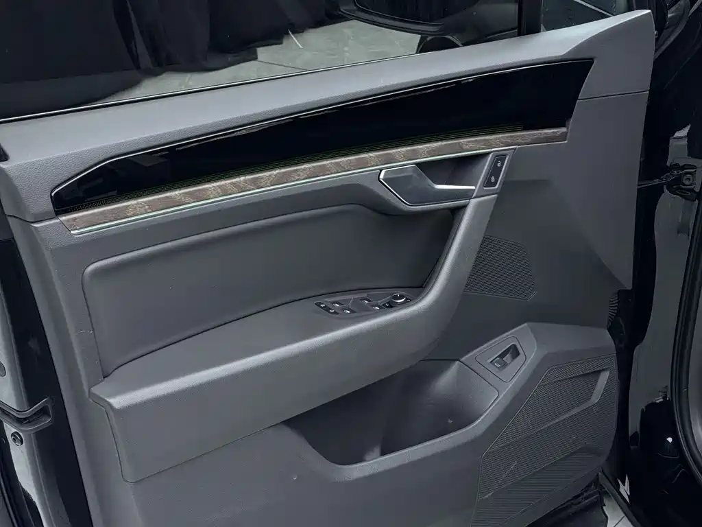 Volkswagen Touareg 2019 — фото 11