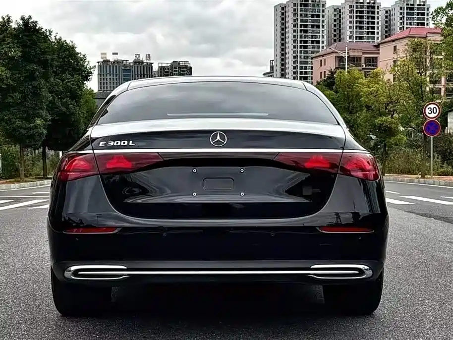 Mercedes-Benz E-Class 2025 — фото 7