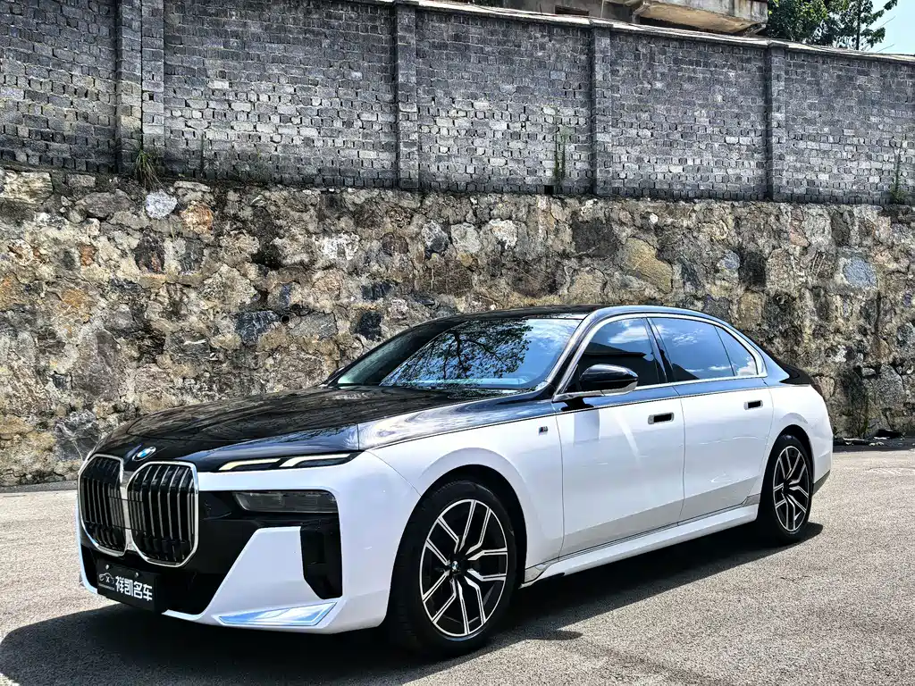 BMW 7 Series 2023 — фото 1