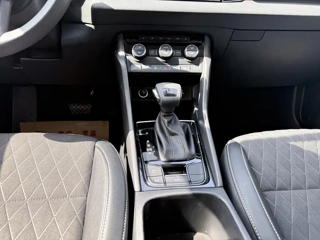 Skoda Karoq 2020 — фото 14