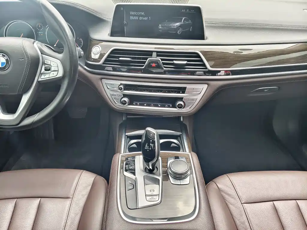 BMW 7 Series 2017 — фото 14
