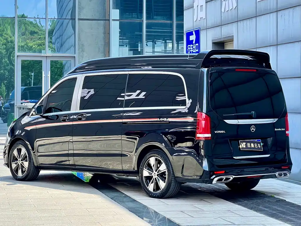 Mercedes-Benz V-Class 2023 — фото 5
