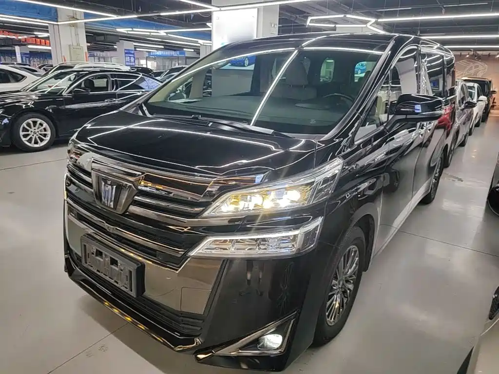 Toyota Vellfire 2022 — фото 1