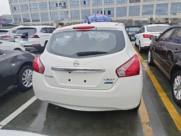 Nissan Tiida 2015