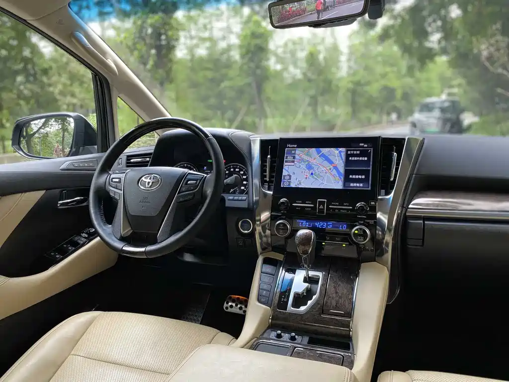 Toyota Alphard 2023 — фото 15