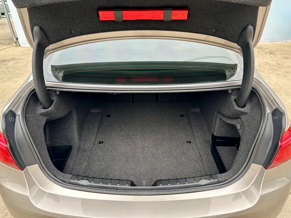 BMW 3 Series 2018 — фото 10