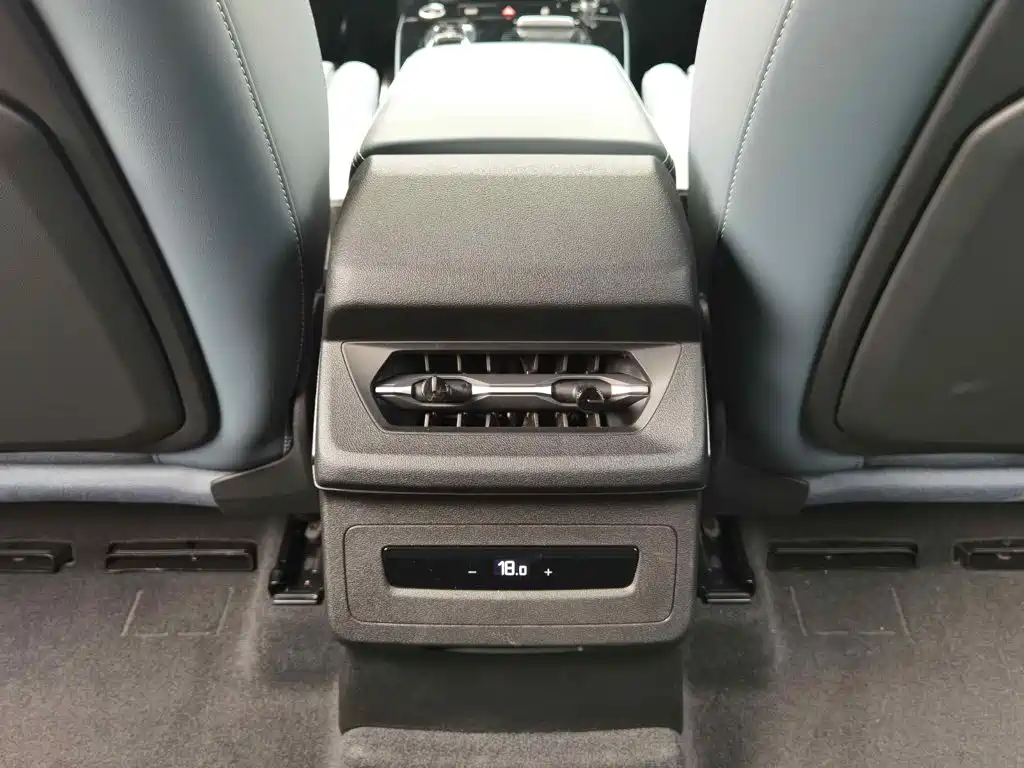 Audi Q6L E-Tron 2025 — фото 24