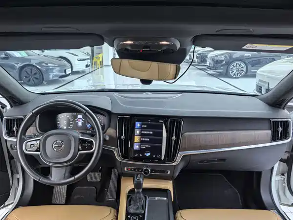 Volvo V90 2020