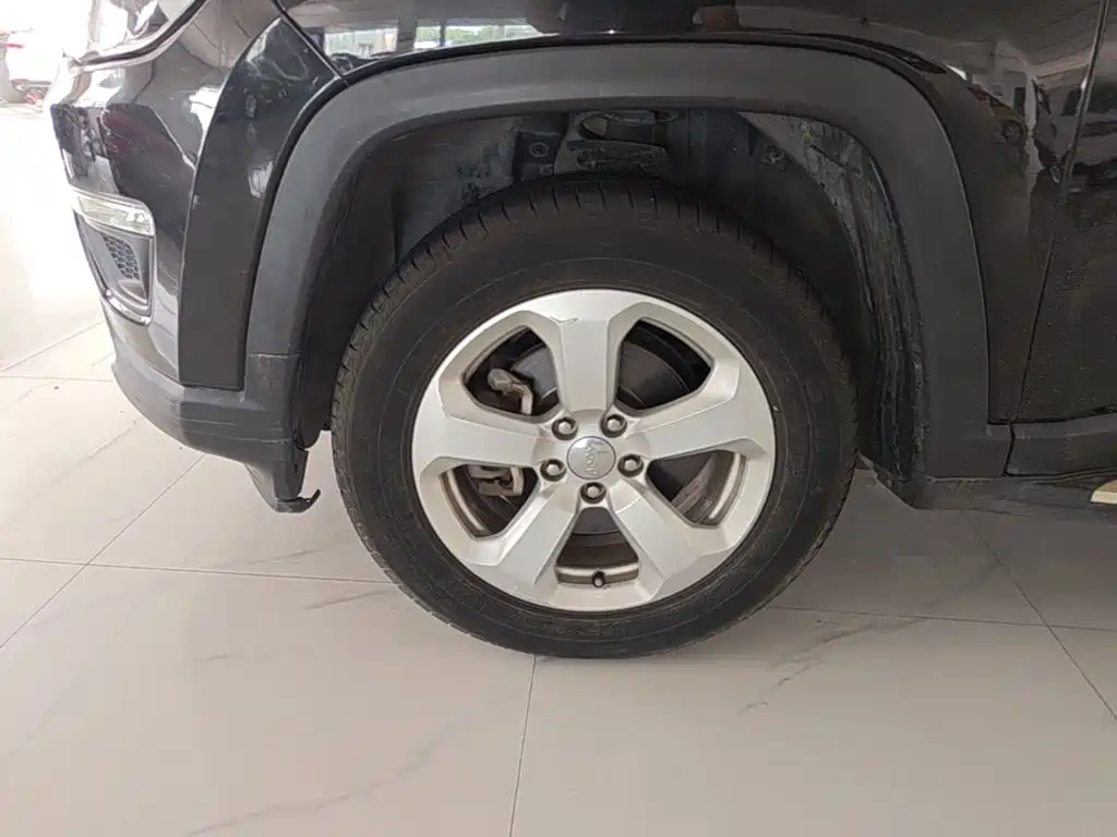 Jeep Compass 2017 — фото 23