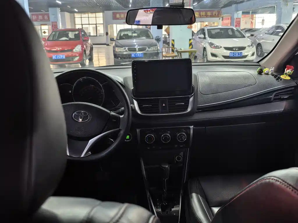 Toyota Yaris L 2022 — фото 8