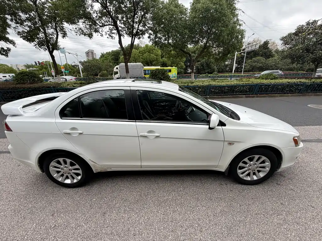 Mitsubishi Lancer EX 2012