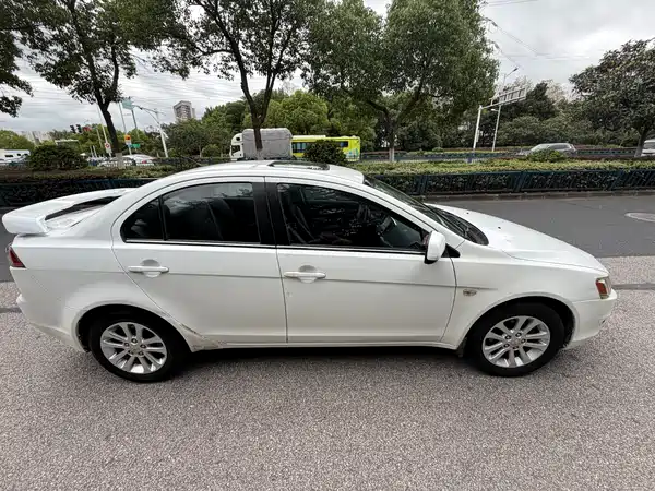 Mitsubishi Lancer EX 2012