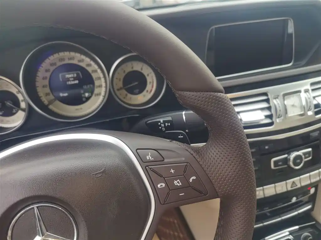 Mercedes-Benz E-Class 2014 — фото 10