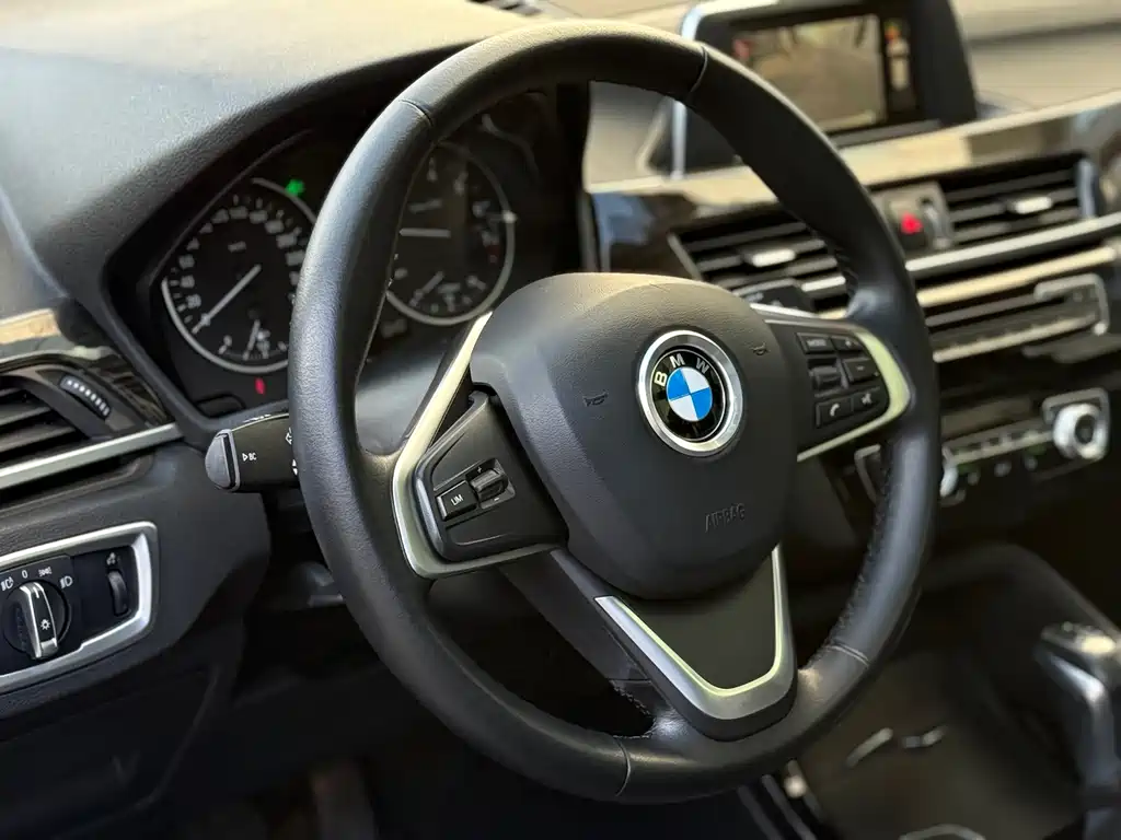 BMW X1 2017 — фото 8