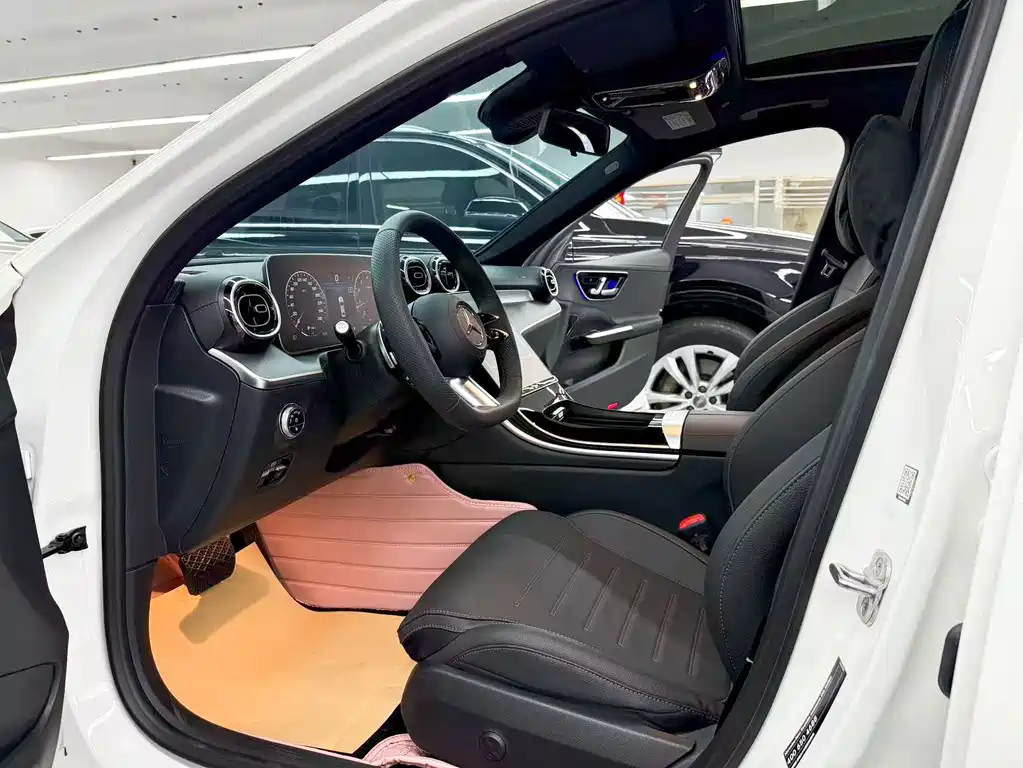 Mercedes-Benz C-Class 2024