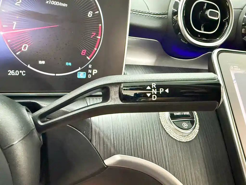 Mercedes-Benz C-Class 2024 — фото 18