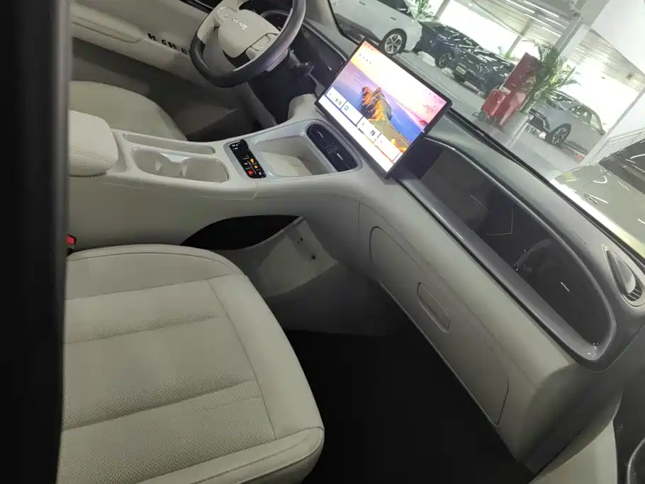 Geely Galaxy Starwish 2025 — фото 8