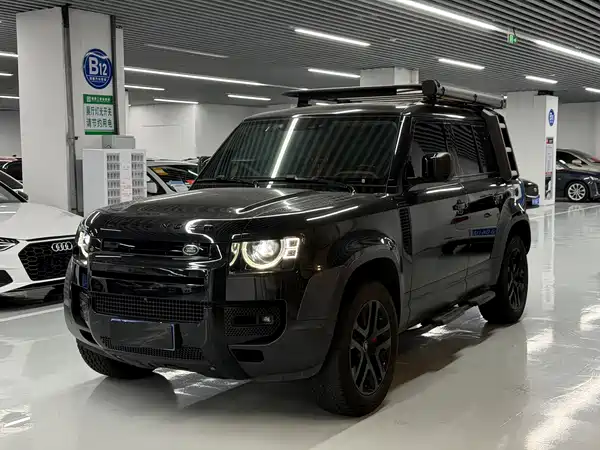 Land Rover Defender 2024