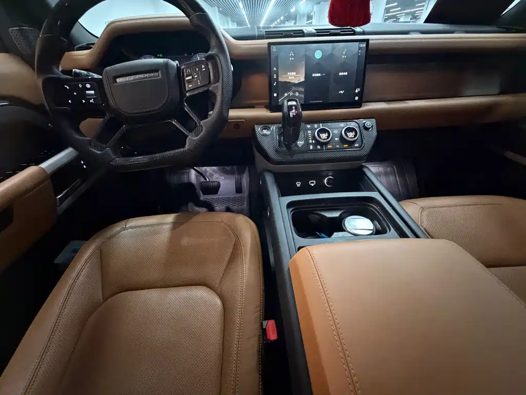 Land Rover Defender 2024 — фото 10