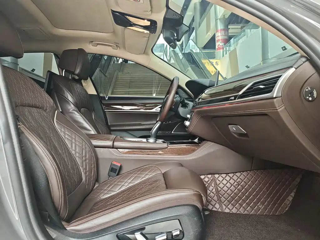 BMW 7 Series 2019 — фото 12