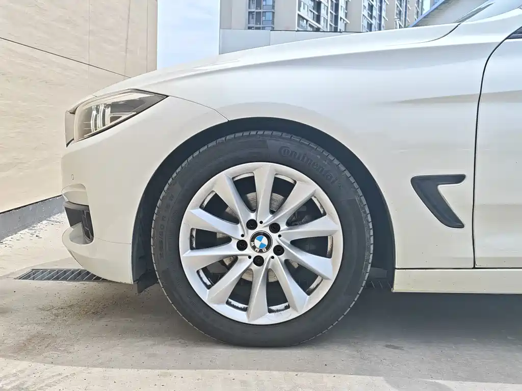 BMW 3 Series GT 2017 — фото 16