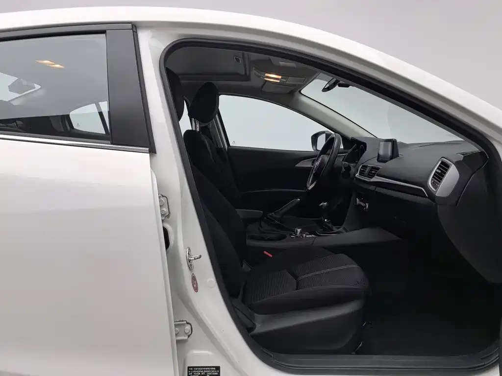 Mazda 3 Axela 2017 — фото 23
