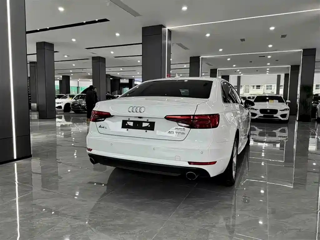 Audi A4L 2016