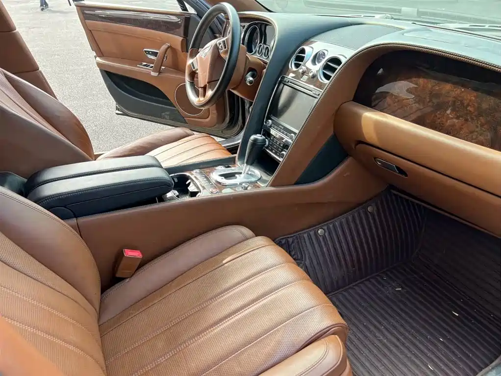 Bentley Flying Spur 2015 — фото 10