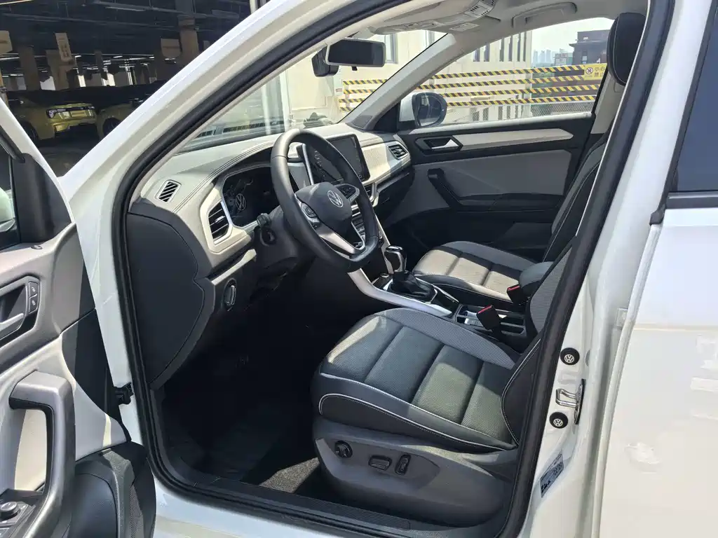 Volkswagen T-Roc 2023