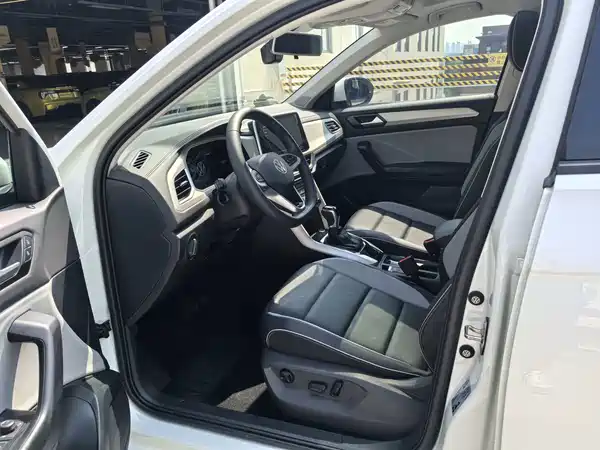 Volkswagen T-Roc 2023