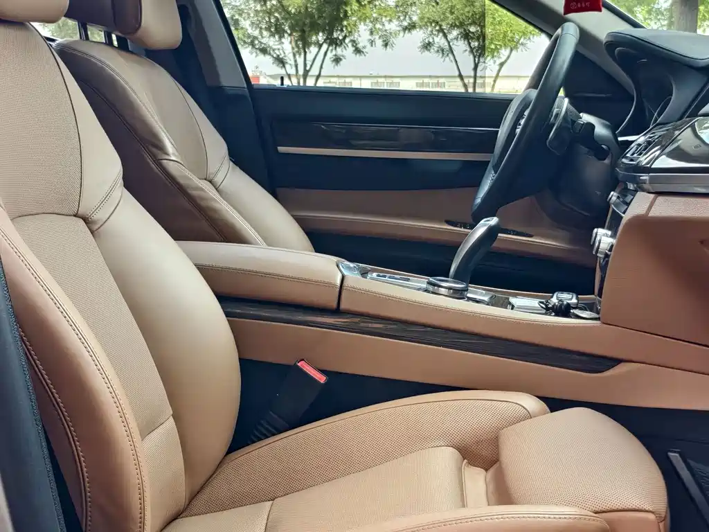 BMW 7 Series 2016 — фото 16
