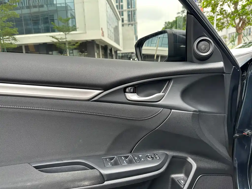 Honda Civic 2019 — фото 14