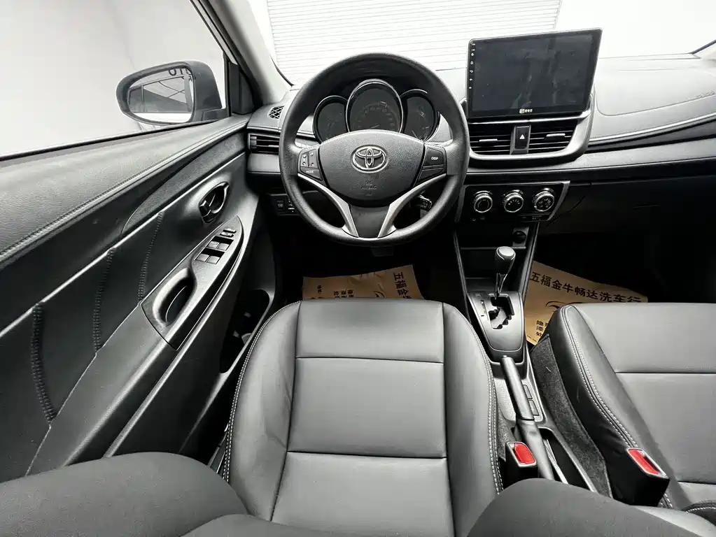 Toyota Yaris L 2022 — фото 9