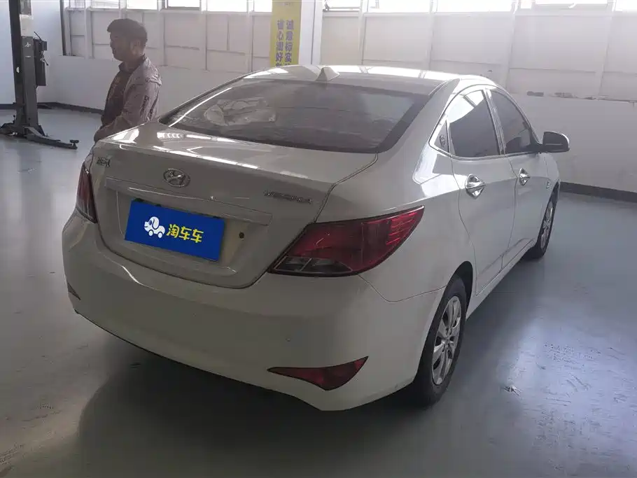 Hyundai Verna 2015